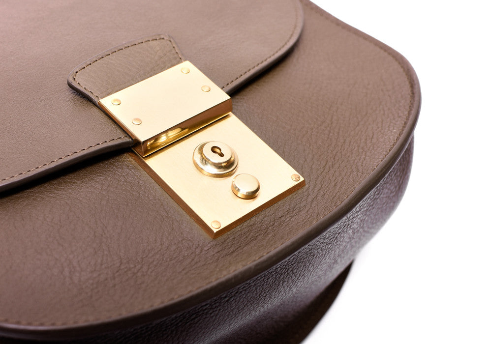 Lock View of Arc Shoulder Bag Clay-Natural