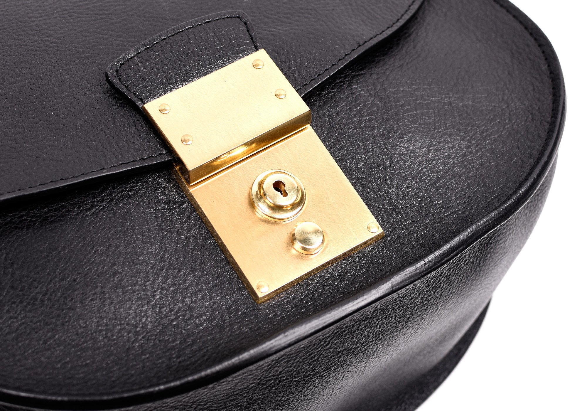 Lock Close Up of Arc Shoulder Bag Black-Red