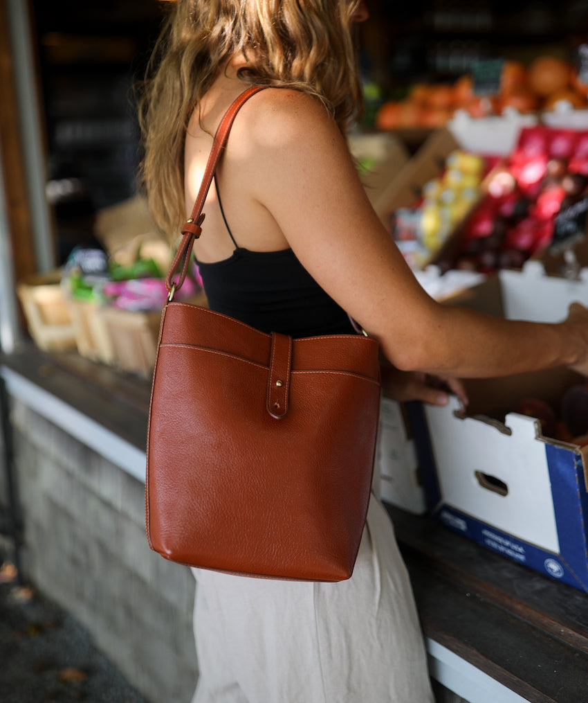 The Maude Bucket Bag Saddle Tan/Natural Lifestyle