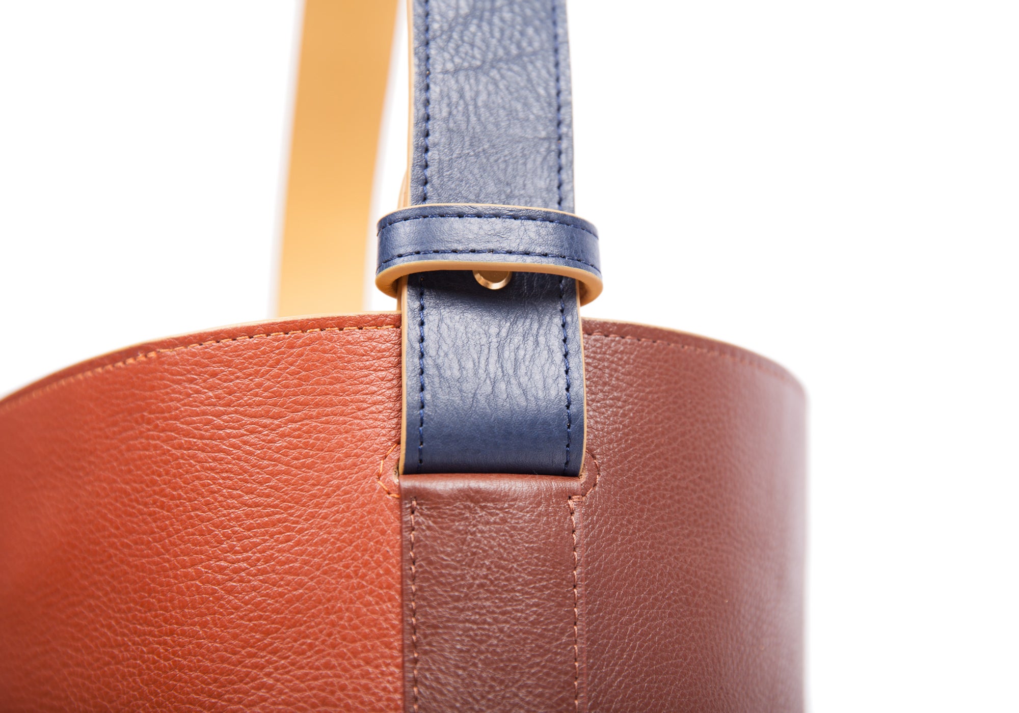 Leather Bucket Shoulder Bag Chestnut-Saddle Tan