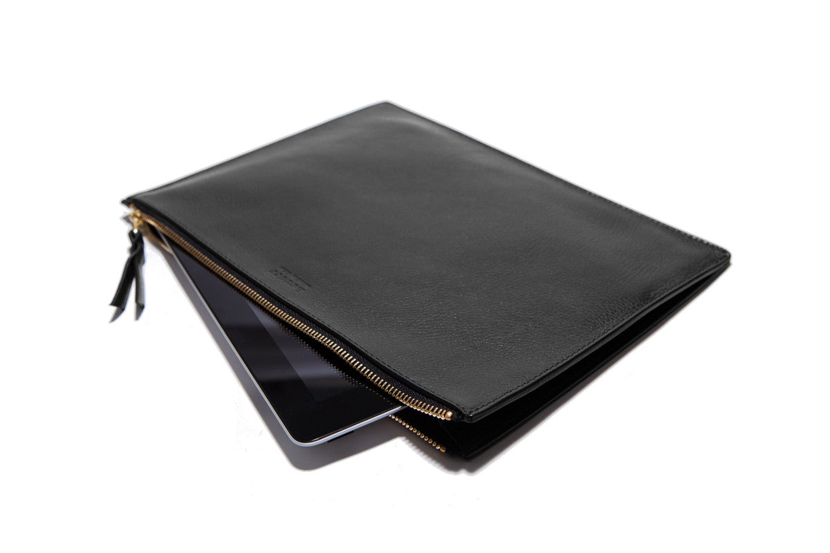 Front Leather View of No. 9 Pouch Black