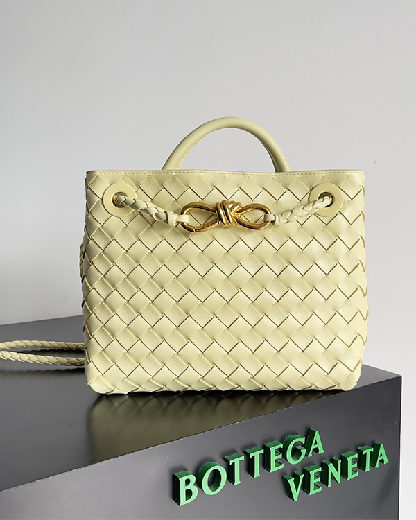 Small Andiamo diagonal cross bags (faint yellow)