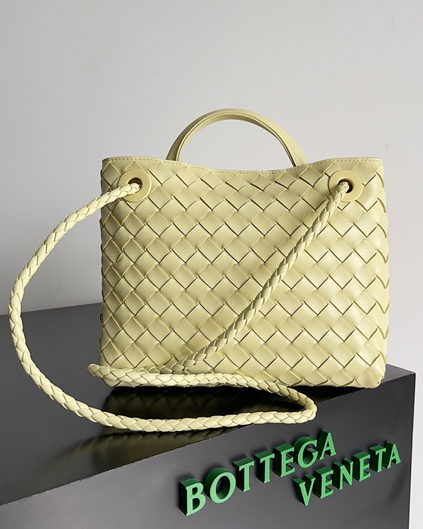 Small Andiamo diagonal cross bags (faint yellow)