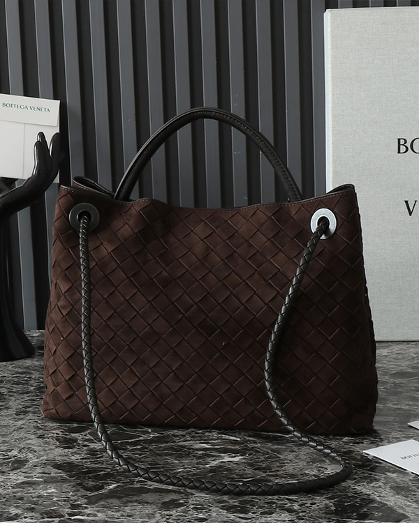 Medium Andiamo diagonal cross bags (Suede black brown)