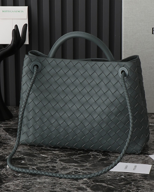 • Small Intreccciato woven leather handbag with sliding crossbody straps • Built in compartments, including 1 zippered pocket and 2 open pockets Magnetic buckle opening and closing • Lining: Intr