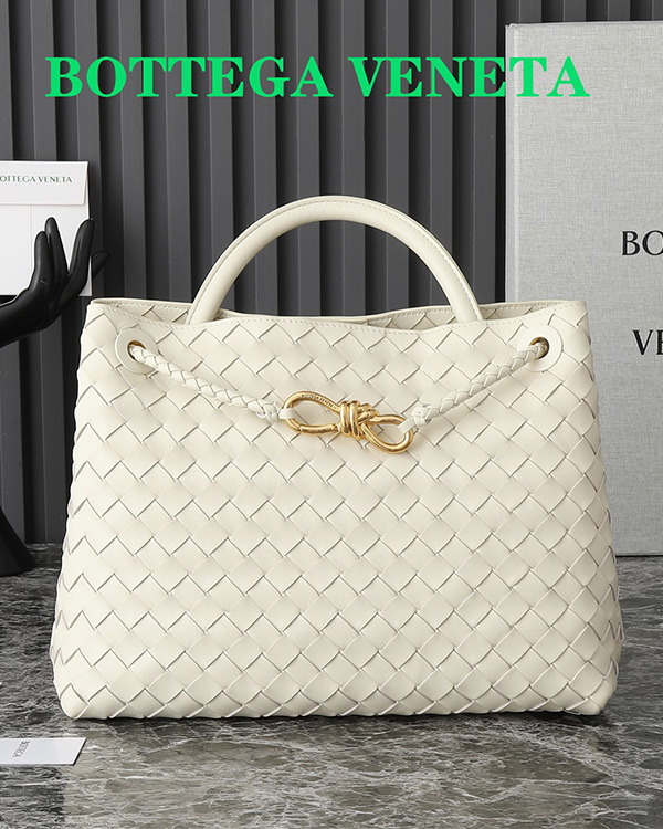 Medium Andiamo diagonal cross bags (Sea salt white)