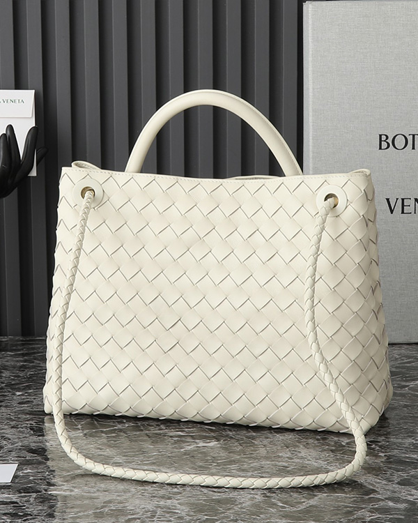 Medium Andiamo diagonal cross bags (Sea salt white)