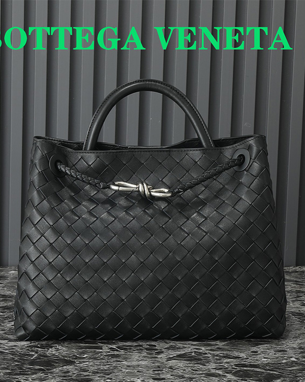 Medium Andiamo diagonal cross bags (Black silver buckle)