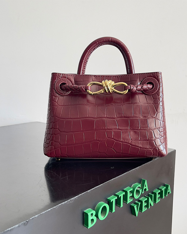 Small Andiamo Crocodile Pattern Cross Bag (Barlow Red)