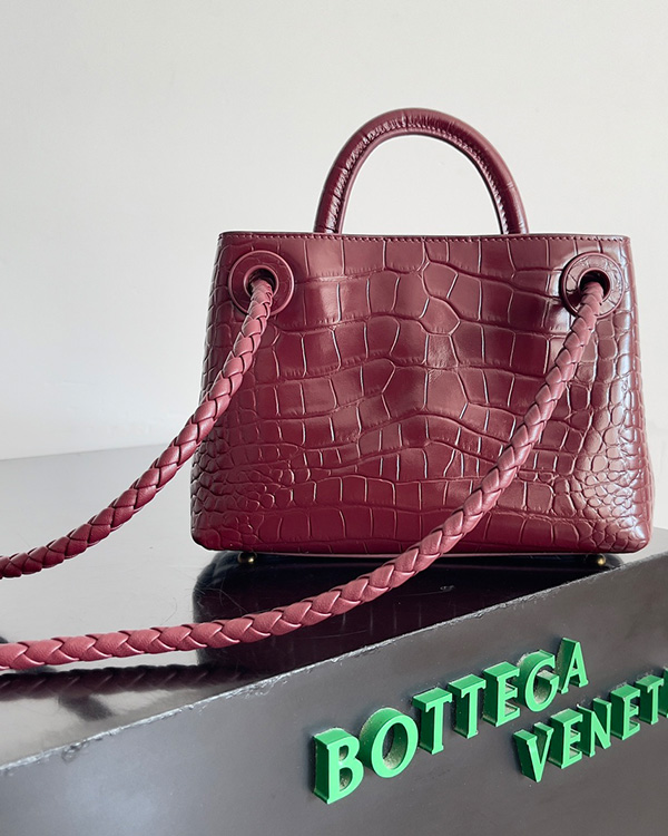 Small Andiamo Crocodile Pattern Cross Bag (Barlow Red)