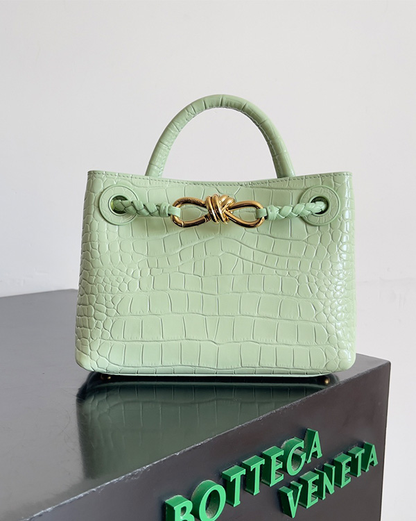 Small Andiamo Crocodile Pattern Cross Bag (mint green)