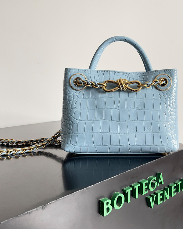 Small Andiamo Crocodile Pattern Cross Bag (Light Blue)