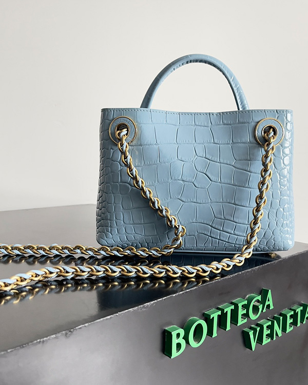 Small Andiamo Crocodile Pattern Cross Bag (Light Blue)