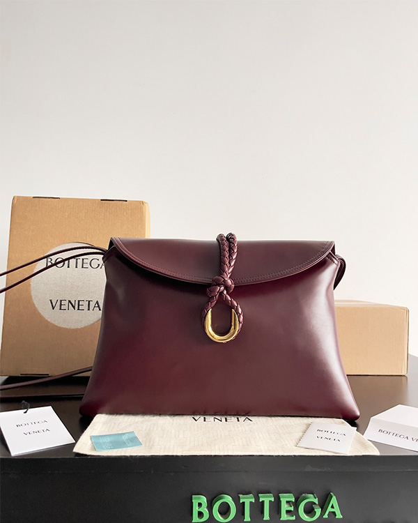 Liberta crossbody bag (Barolo Red)