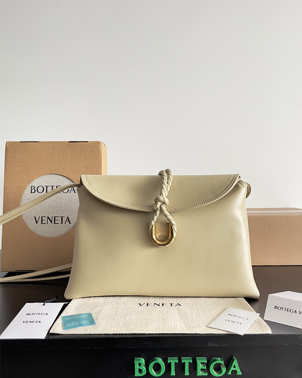 Liberta crossbody bag (Light cream color)