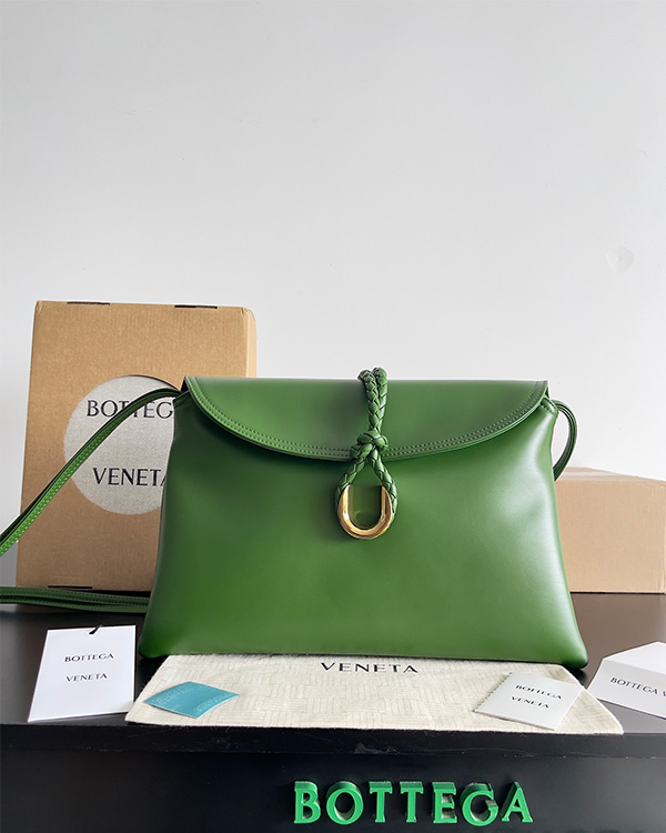 Liberta crossbody bag (Green pepper green)