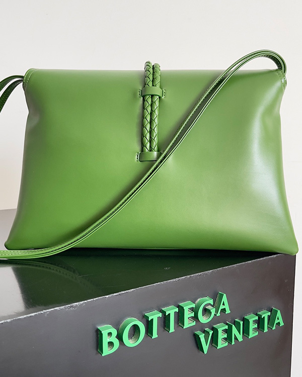 Liberta crossbody bag (Green pepper green)