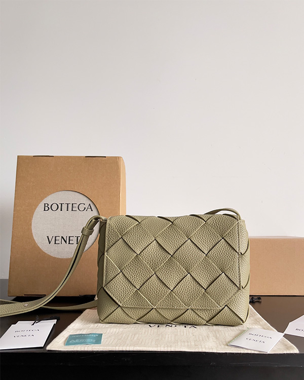 Diago crossbody bag (cave green)